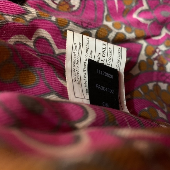 GUESS Large Cream And Black Quilted Satchel - Picture 12 of 14